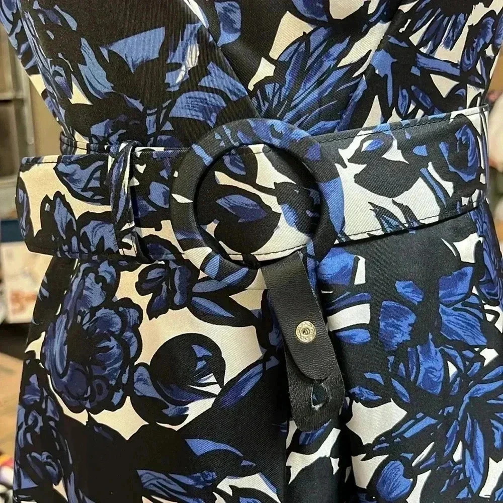 Talbots 💯 Silk Blue Floral Fit and Flare Dress Sz 4 - Picture 5 of 8